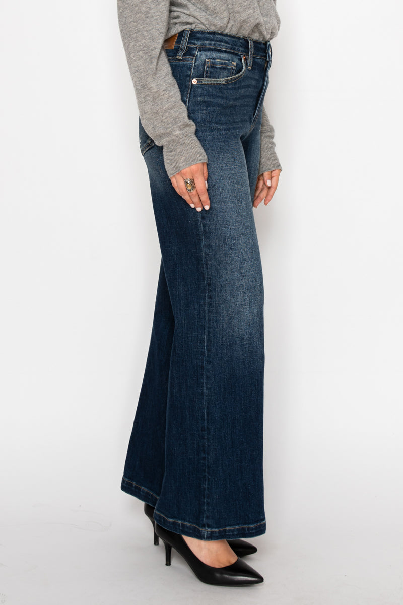 Artemis Vintage | Ultra High Rise Relaxed Flare Jeans