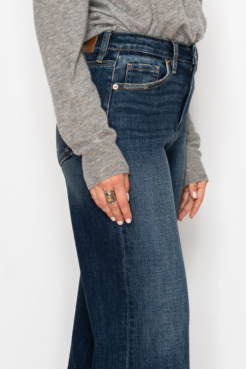 Artemis Vintage | Ultra High Rise Relaxed Flare Jeans